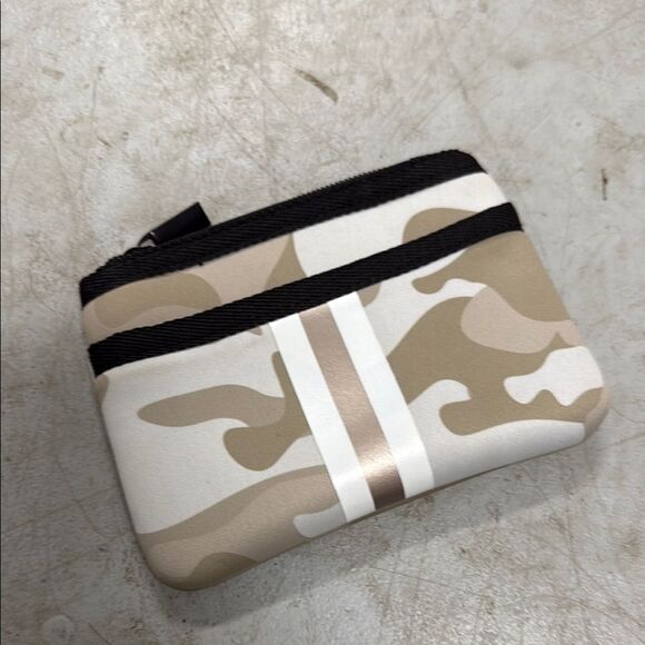 Camouflage Tan and White Card Case with Keyring - BRAND NEW - Zipper - Picture 1 of 5